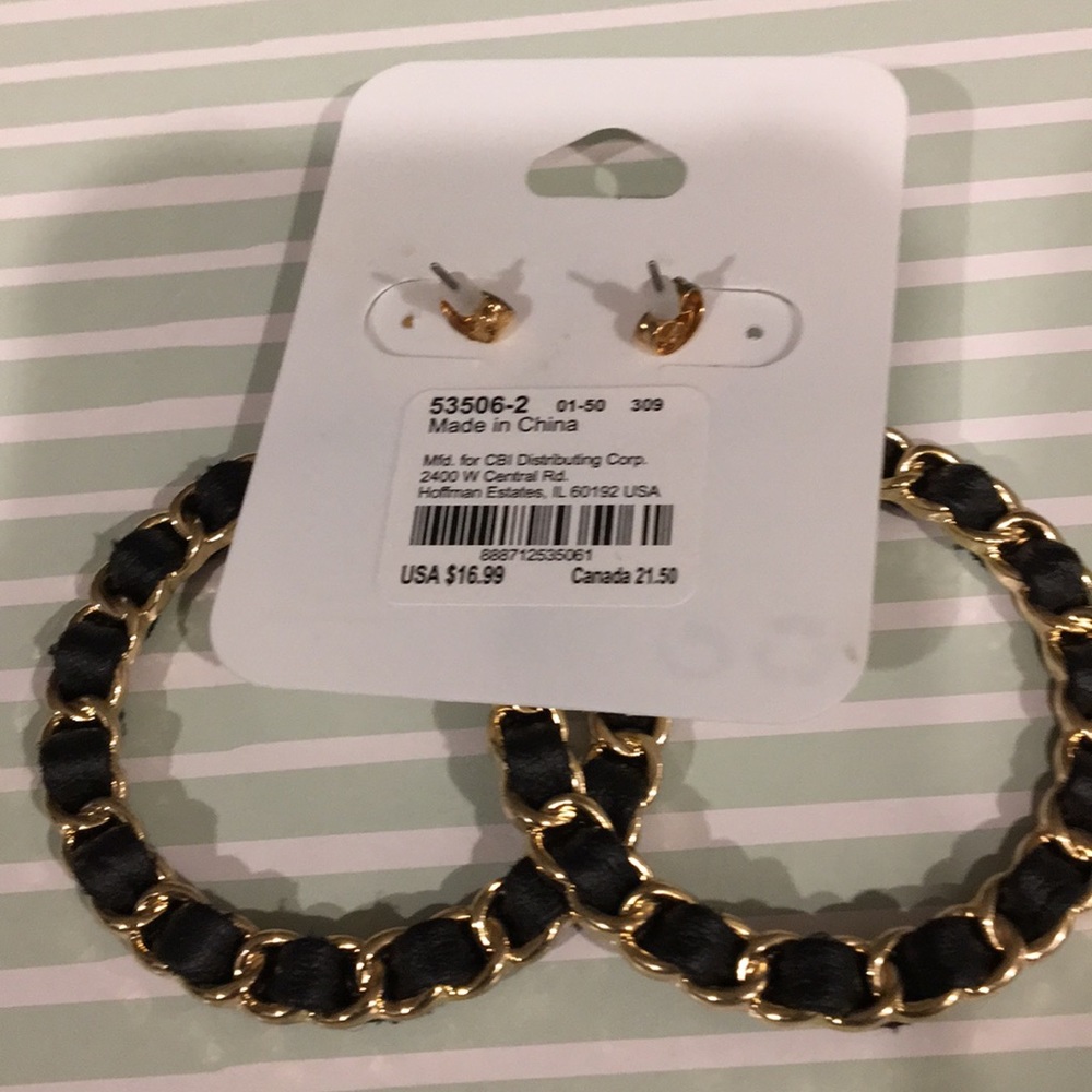 Circle round earrings. /New never worn - Picture 3 of 3